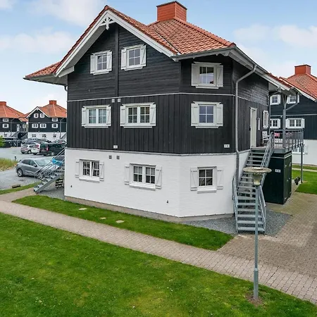 Awesome In With House Sea View Apartament