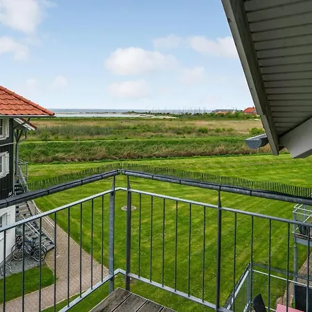 Awesome In With House Sea View Apartament