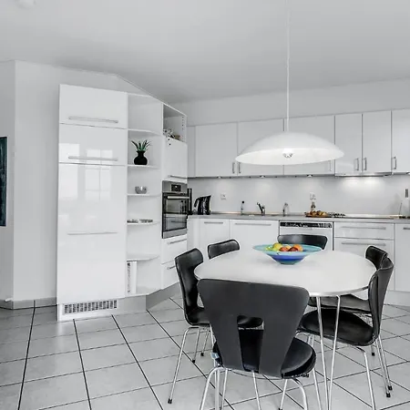 Awesome In With House Sea View Apartament
