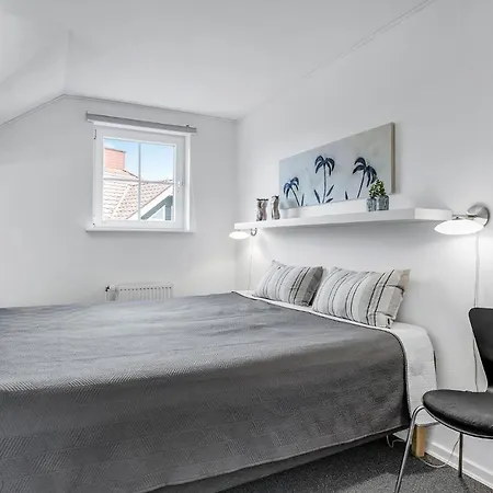 Awesome In With House Sea View Apartament